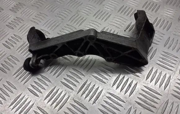 Mercedes-Benz C W203 Engine mounting bracket A1110940241
