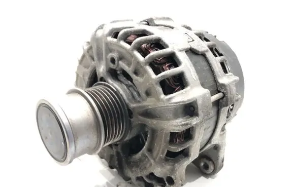 Volkswagen Golf VII Generator/alternator 04E903015E