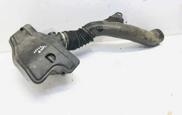 Peugeot 3008 II Intake resonator 