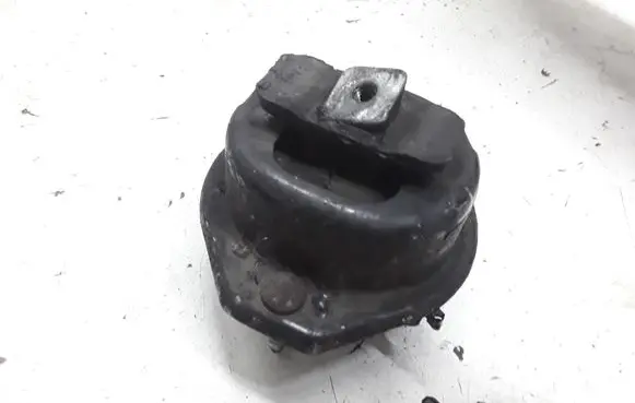 BMW 7 E65 E66 Engine mount bracket