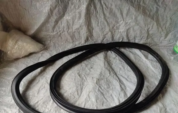 Audi A4 S4 B9 8W Rubber seal rear door 8W9833721