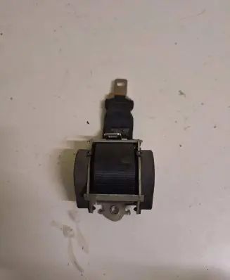 Dacia Logan I Middle seatbelt (rear) 