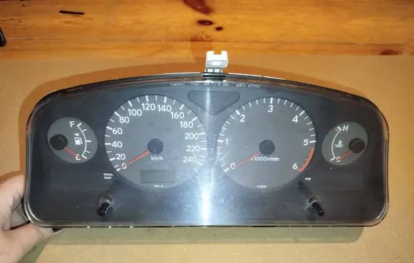 Speedometer (instrument cluster)