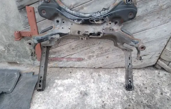 Toyota Avensis T270 Front subframe