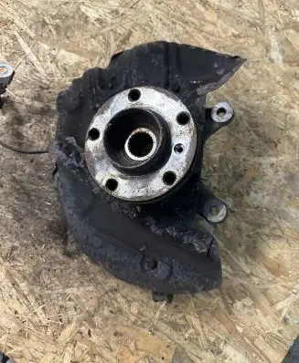 BMW X5 E53 Front wheel hub