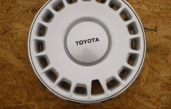 Toyota Hiace (H100) R15 wheel hub/cap/trim 