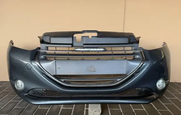 Peugeot 208 I Front bumper 967279447700