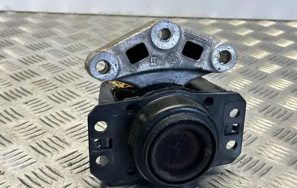 Peugeot 3008 I Engine mount bracket 9636270080 9676819780 9636583980