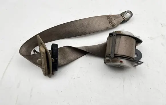Toyota Land Cruiser (J120) Third row seat belt 0432033