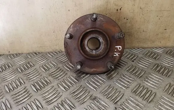 Nissan Juke I F15 Front wheel hub