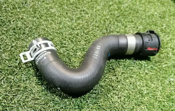 Renault Trafic III (X82) Engine coolant pipe/hose 217424247R