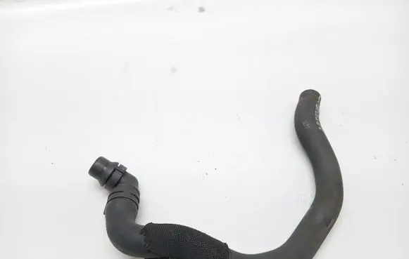 Mercedes-Benz C W204 Engine coolant pipe/hose 2048305596