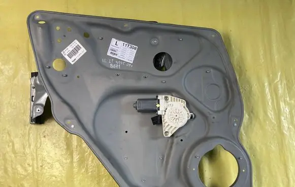 Mercedes-Benz B W245 Sliding door window regulator with motor A1697301579