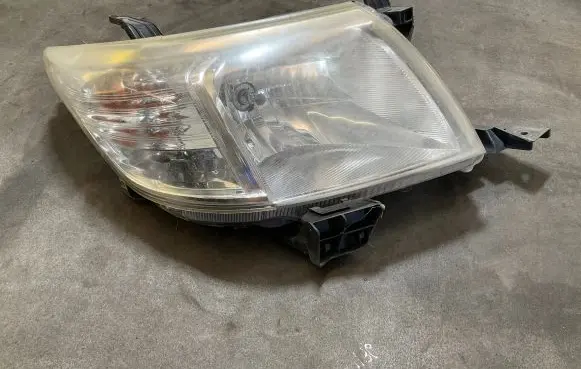 Toyota Hilux (AN10, AN20, AN30) Headlight/headlamp