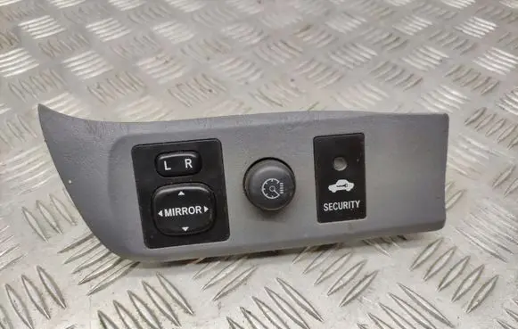 Toyota RAV 4 (XA20) Mirror switch trim 183574
