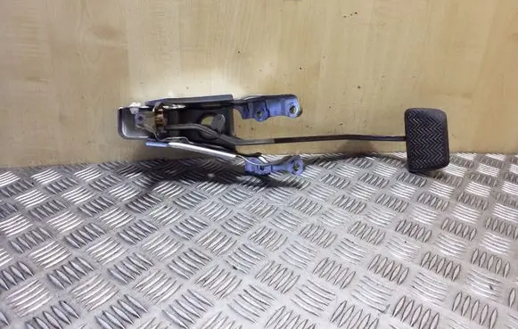 Toyota Avensis T270 Brake pedal 4712142010