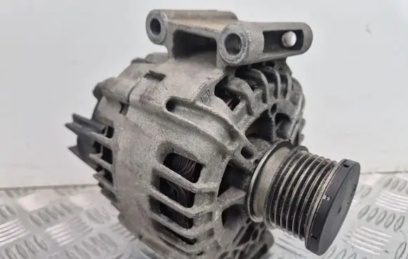 Mercedes-Benz E W212 Generator/alternator A0009067902 2617417A 212045180