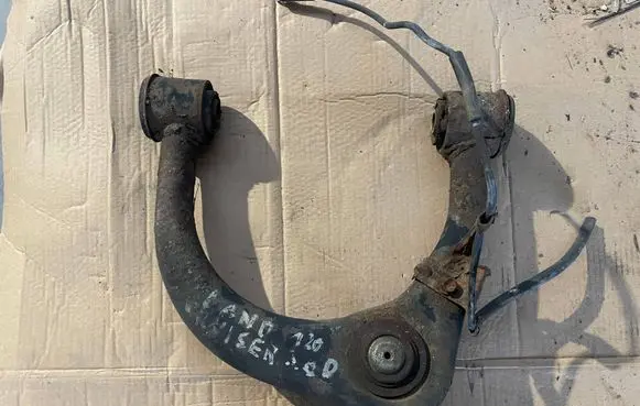 Toyota Land Cruiser (J120) Front upper control arm/wishbone 