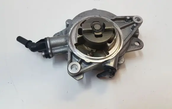Peugeot 208 Vacuum pump 758642404 22A320830