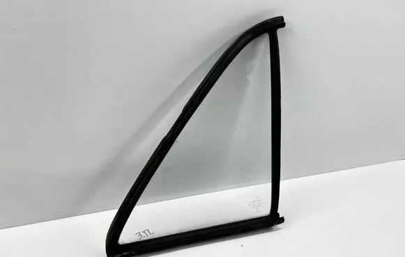 Mercedes-Benz W123 Rear vent window glass