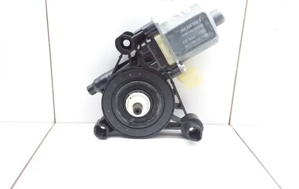 Volkswagen T-Roc Front door window regulator motor 5Q0959801A 0130822715