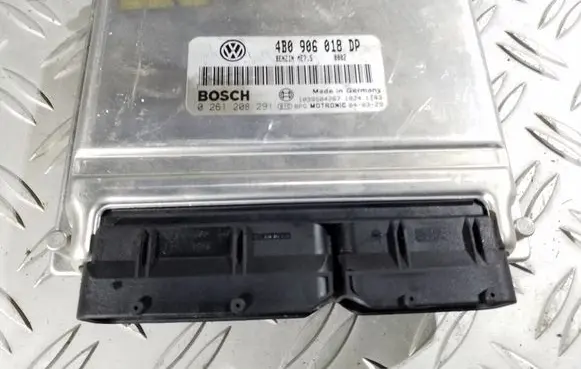 Volkswagen PASSAT B5.5 Engine control unit/module 4B0906018DP 0261208291 1039S04267