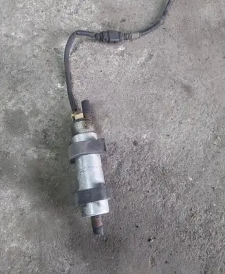 Audi A6 S6 C6 4F Fuel injection high pressure pump 8K0906095B