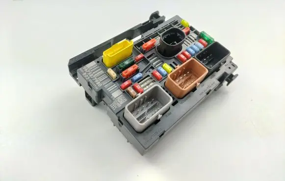 Citroen C4 Grand Picasso Fuse box set 9675877980