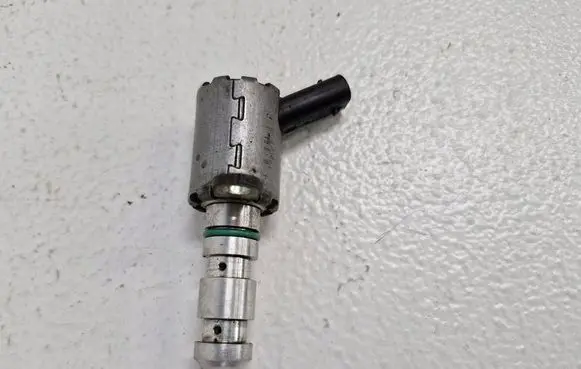 Ford Focus Camshaft position sensor CM56-6C880-CA