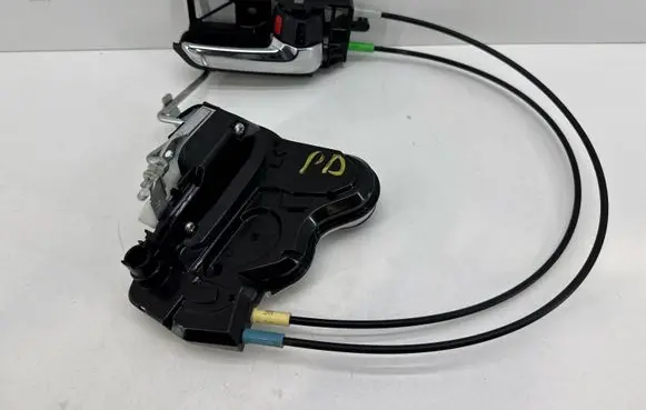 Suzuki Ignis Front door lock A046693
