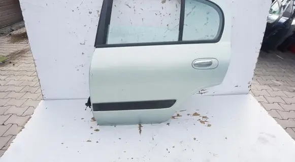 Nissan Almera N16 Rear door