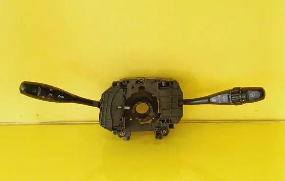 Mitsubishi Colt Wiper turn signal indicator stalk/switch M80G21E90