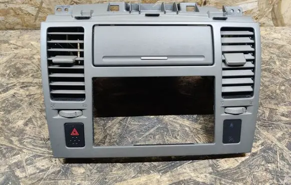 Nissan Tiida C11 Radio/GPS head unit trim 68260EM31A