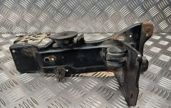 Audi A6 S6 C6 4F Pneumatic air compressor holding bracket 4154031082