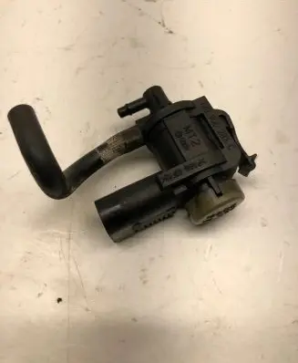 Audi A4 S4 B7 8E 8H Turbo solenoid valve 1J0906283C