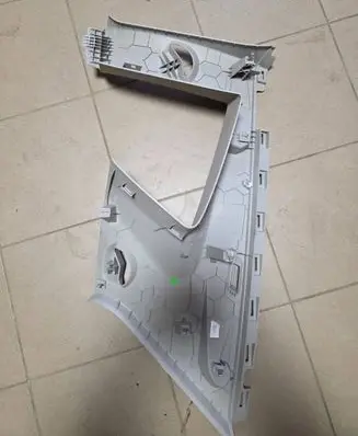 Volkswagen Tiguan (B) pillar trim (top)