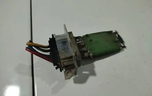 Heater blower motor/fan resistor