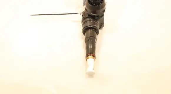 Volkswagen Golf V Fuel injector 0414720215