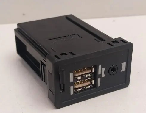 Lexus RX 450H AUX in-socket connector 8619078010