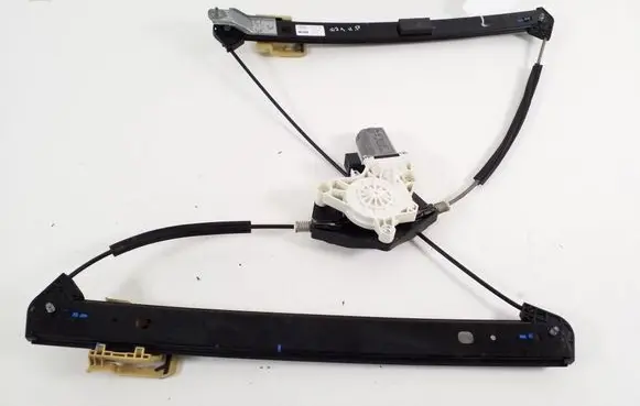 Audi e-tron Front door window regulator with motor