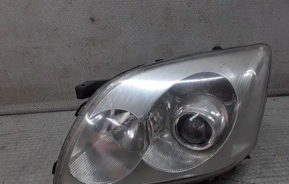 Toyota Avensis T250 Headlight/headlamp 20A370B