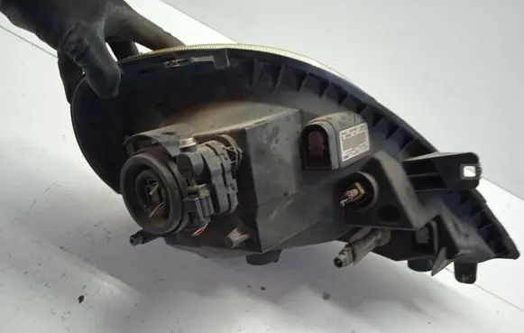 Opel Vivaro Headlight/headlamp 93859829
