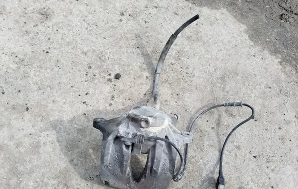 Mercedes-Benz E W211 Front brake caliper