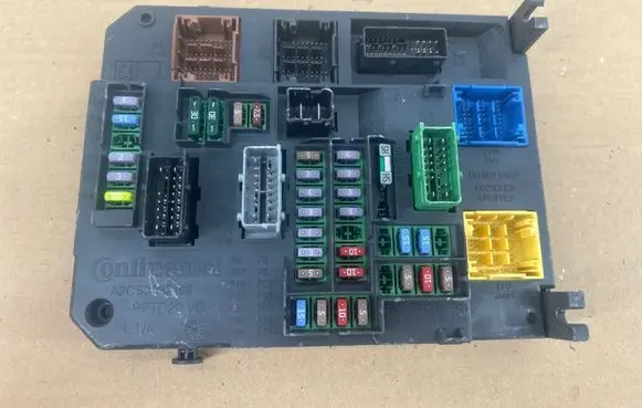 Citroen DS4 Fuse module S180121003H BSIQ0300 9665567480