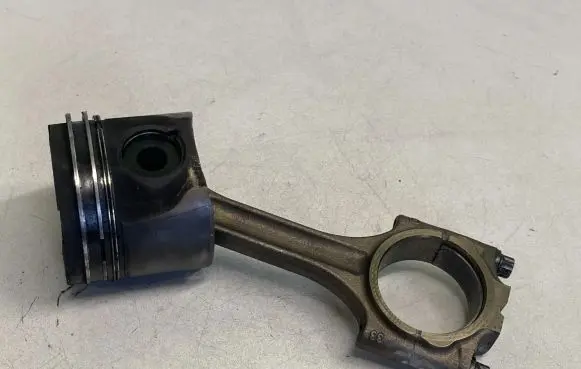 Volvo S60 Piston with connecting rod
