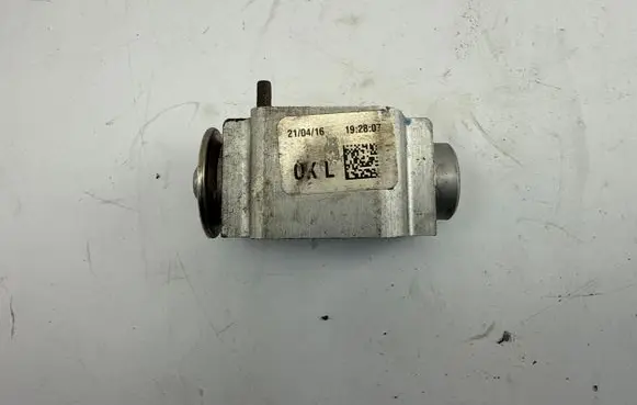 Volkswagen Touareg II Air conditioning (A/C) expansion valve 7P0820679A