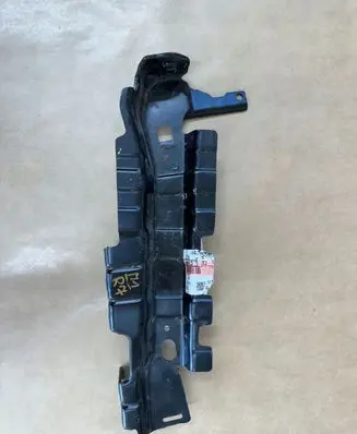 Ford Focus Fender mounting bracket 1867308