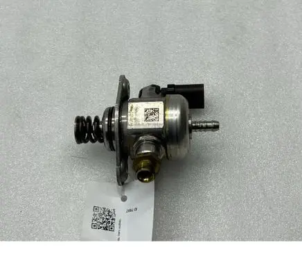 Audi A5 Fuel injection high pressure pump 06G127025M