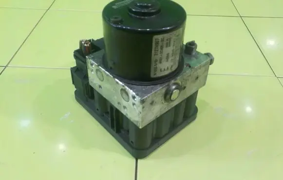 Volvo C30 ABS Pump 4N512C405GC