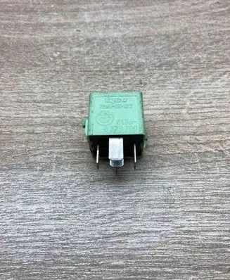 BMW 5 E39 Other relay 8373700